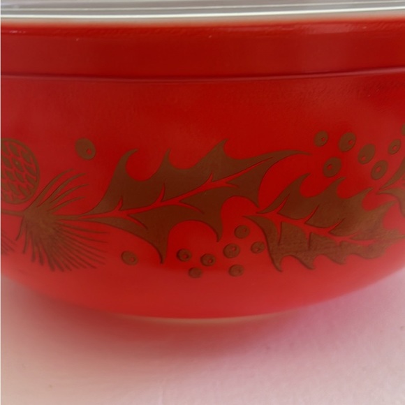 1960s Gold Leaf Christmas Pyrex bowl #404 4qt with lid. NEW!! NEVER USED. MINT - Picture 5 of 6